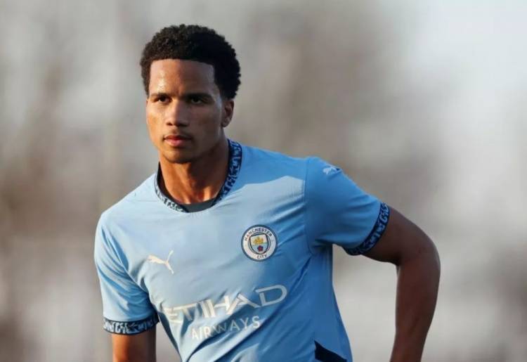 罗马诺：拜仁、阿贾克斯有意17岁中场穆卡萨，曼城对球员充满信心