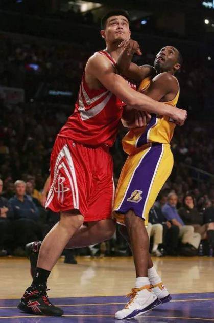 姚明单打科比,科比真能防住吗?