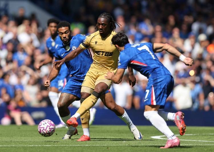 记者：关于埃泽交易的付款结构，水晶宫尚未与热刺真正达成一致