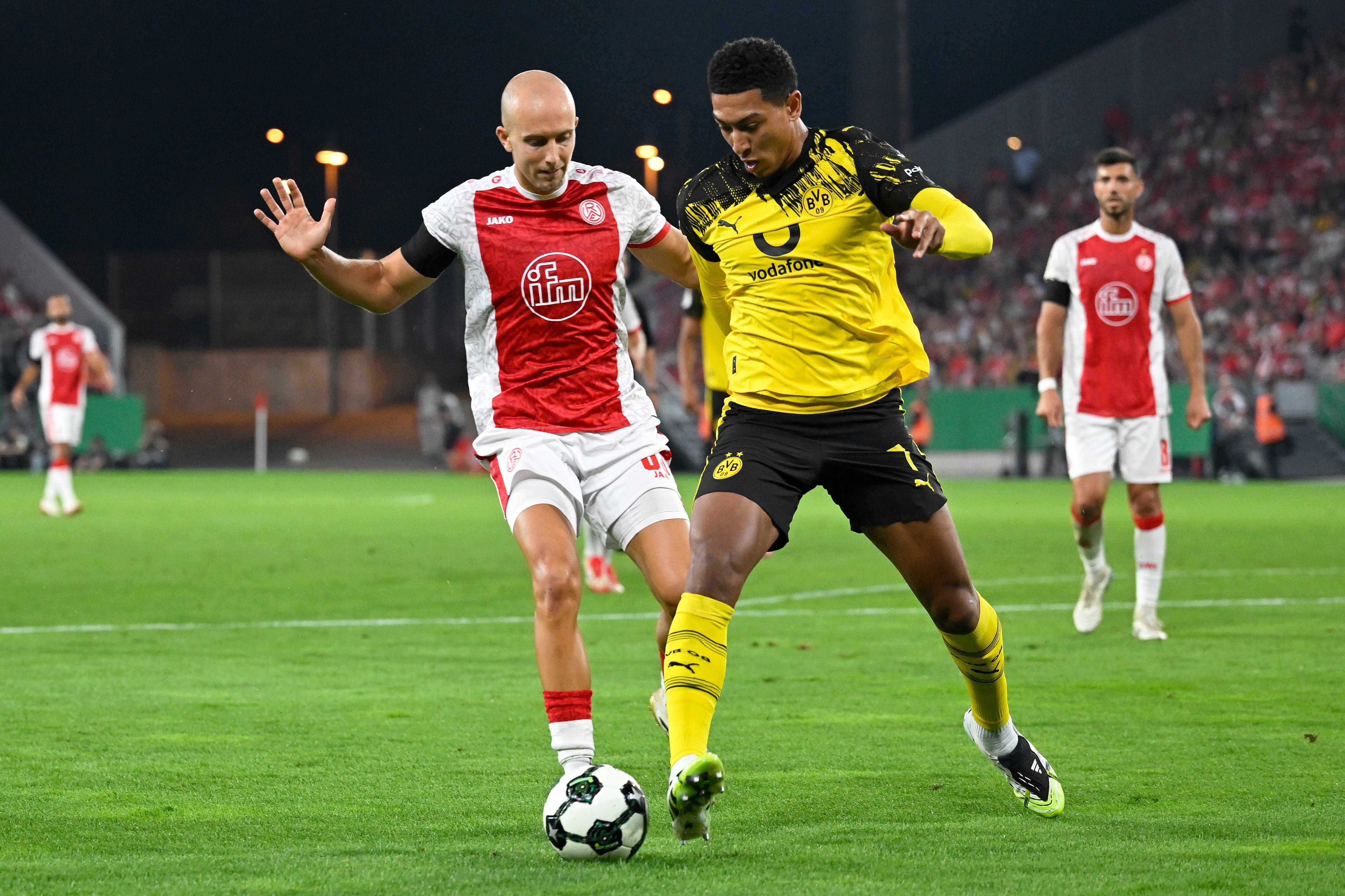 (体育)足球——德国杯:埃森不敌多特蒙德