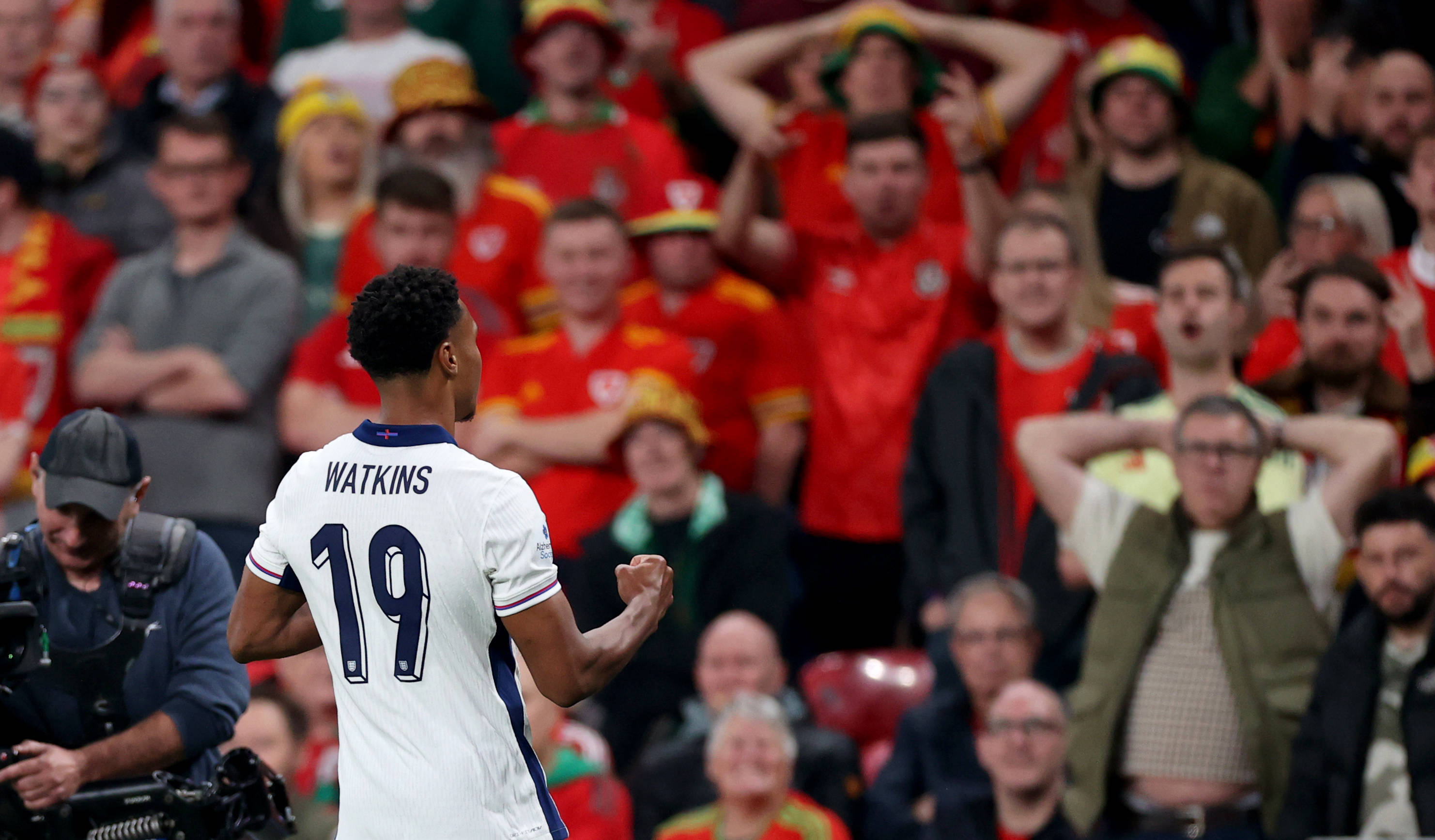 (体育)足球——热身赛:英格兰胜威尔士